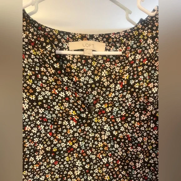 Women’s LOFT Multi-Media Ditsy Floral V-Neck Tank Large - Picture 3 of 3